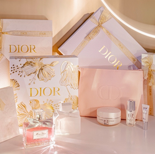 2022迪奧母親節禮物必鎖定miss dior絕美金色雕花包裝完全收藏等級，這香氛禮盒像極了愛情！