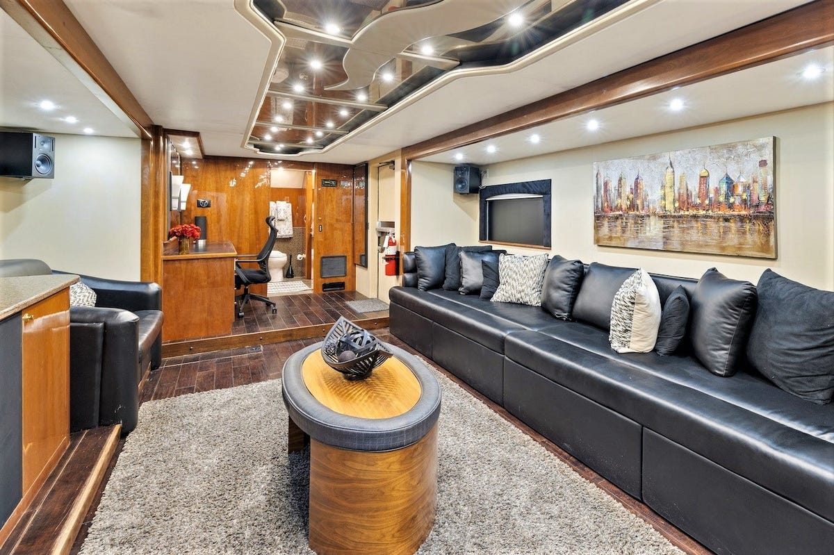 Jennifer Lopez’s two million dollar caravan that is bigger than our houses