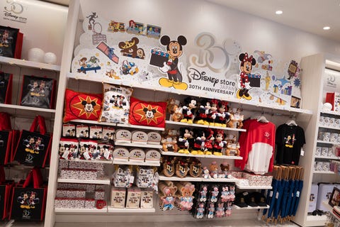 30周年を迎えたディズニーストアが全国でイベントを開催 懐かしのアイテム展示や限定グッズも登場 30周年を迎えたディズニーストアが全国でイベントを開催 懐かしのアイテム展示や限定グッズも登場