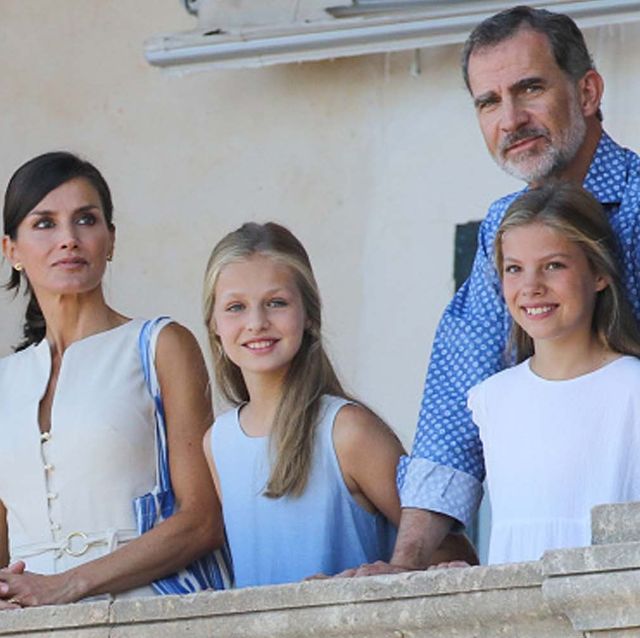 スペイン王室の美人姉妹 レオノール ソフィア王女のファミリースナップを拝見