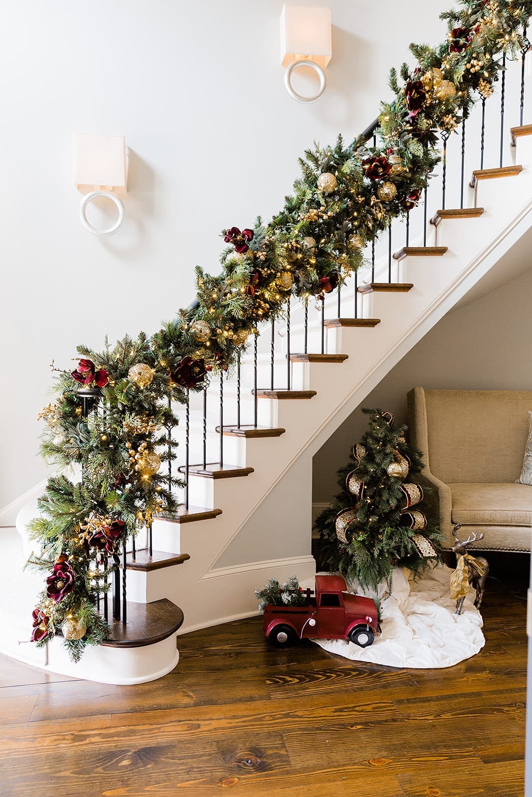 30+ Best Christmas Garland Ideas - DIY Christmas Garlands