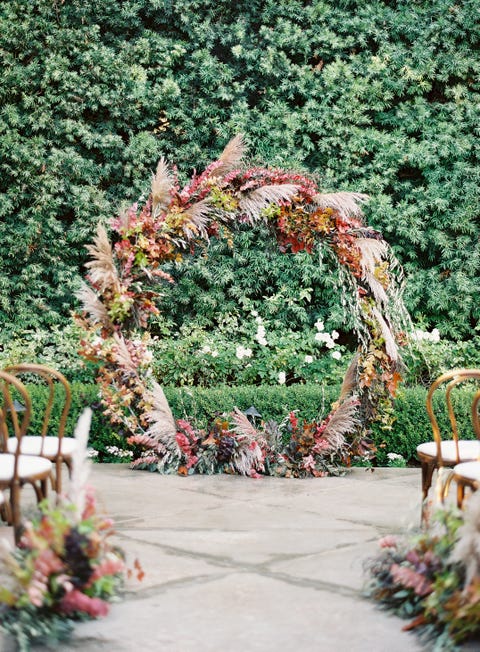 12 Pretty Fall Wedding Arch Ideas Outdoor Fall Wedding Altars