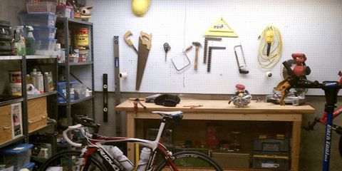 Bicycle frame, Bicycle tire, Bicycle wheel, Bicycle wheel rim, Bicycle part, Bicycle fork, Bicycle accessory, Bicycle handlebar, Bicycle, Bicycle saddle, 