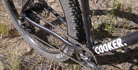 クイックリリースリヤアクスルとSRAM GX1x11ドライブトレインは、シンプルで使いやすいバイクのために作ります。