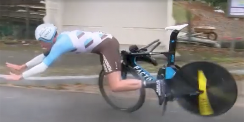 Maxime Roger crashes at the Tour de Moselle