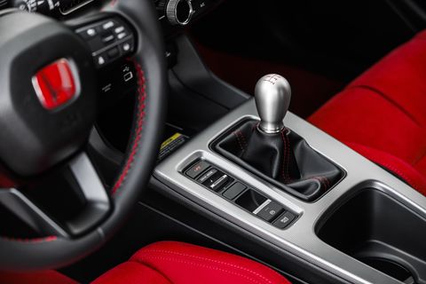 gear shifter in the new honda civic type r