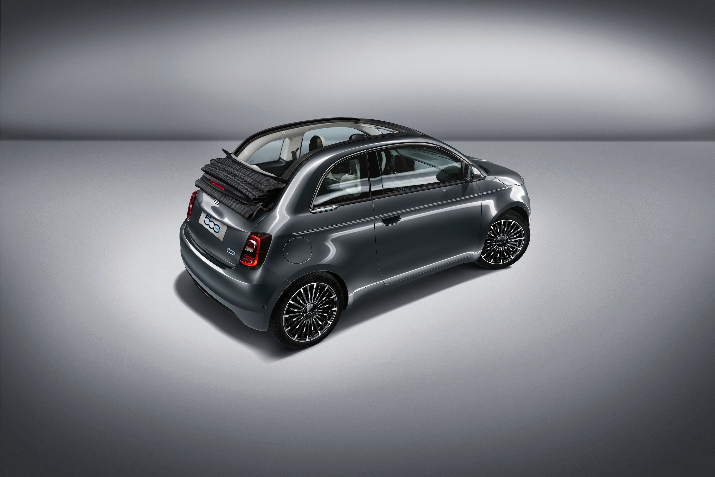 Wens knoop Voorzichtig 2021 Fiat 500 Electric City Car Revealed - New Fiat EV Hatchback