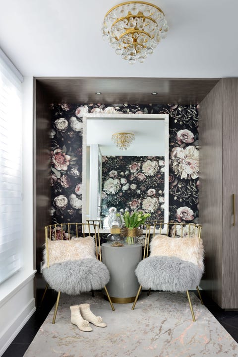 24 Wallpapered Foyers For a Gorgeous Home Entrance