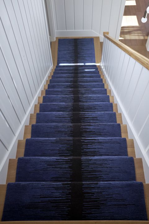 25 Stunning Carpeted Staircase Ideas, Stair Rug Runner Ideas