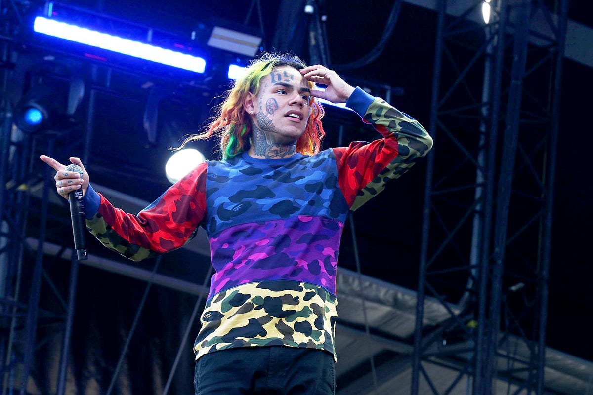 Tekashi 6ix9ine Stomps Fan Who Shoved Him On Stage Crew