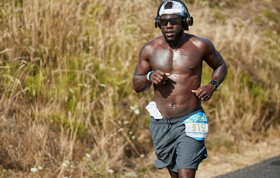 Kevin Hart Says Hes Taking On The Marathon Will Run Nyc In November Runners World 