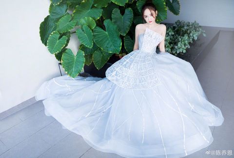 Gown, Wedding dress, Dress, Clothing, Bride, White, Bridal clothing, Photograph, Shoulder, Bridal party dress, 