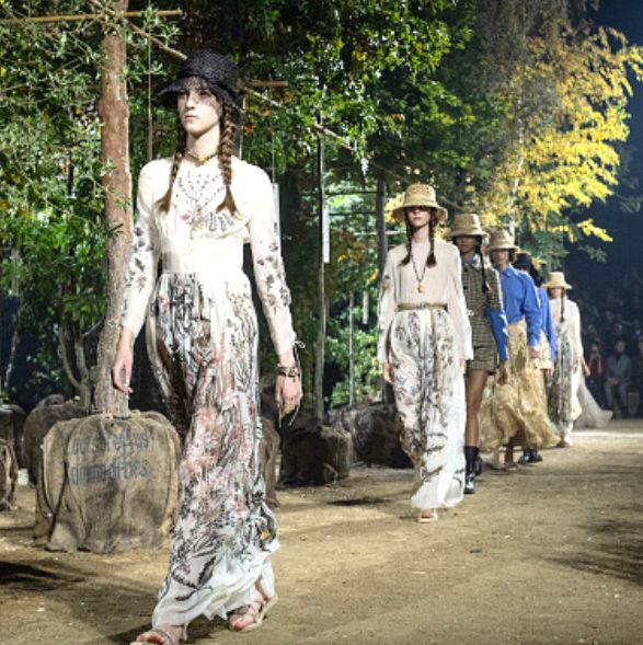 【2020 SS巴黎時裝周】用164棵樹木打造的「多樣性花園」！Dior 2020春夏系列喚起永續思維