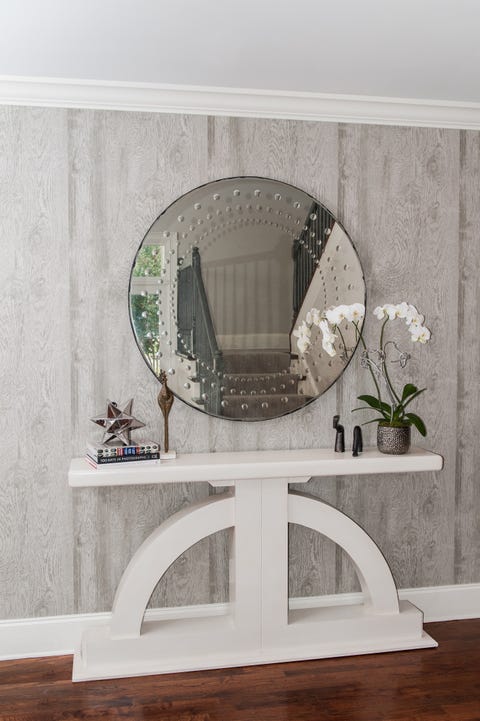 Interior design, Wall, Hardwood, Wood stain, Rectangle, Wallpaper, Molding, Mirror, Floral design, 