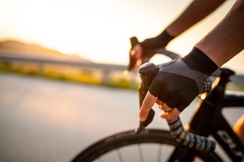 Hoe je schakelen op een racefiets of mountainbike - Bicycling