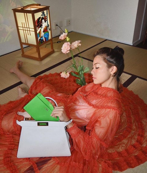 Fendi最具「FF」精神的經典包盤點!Baguette、Peekaboo、Mon Trésor等5大Fendi經典包解碼 fendi最具「ff」精神的經典包盤點!baguette、peekaboo、mon trésor等5大fendi經典包解碼