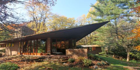 12 Frank Lloyd Wright–Designed Buildings You Can Actually Rent