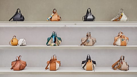 オープン1周年 Casa Loewe Tokyo表参道店 に人気アイテム 新コレクションが登場