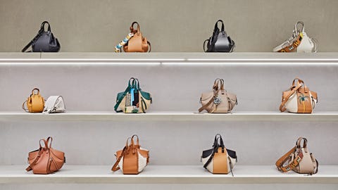 オープン1周年 Casa Loewe Tokyo表参道店 に人気アイテム 新コレクションが登場 オープン1周年 Casa Loewe Tokyo表参道店 に人気アイテム 新コレクションが登場