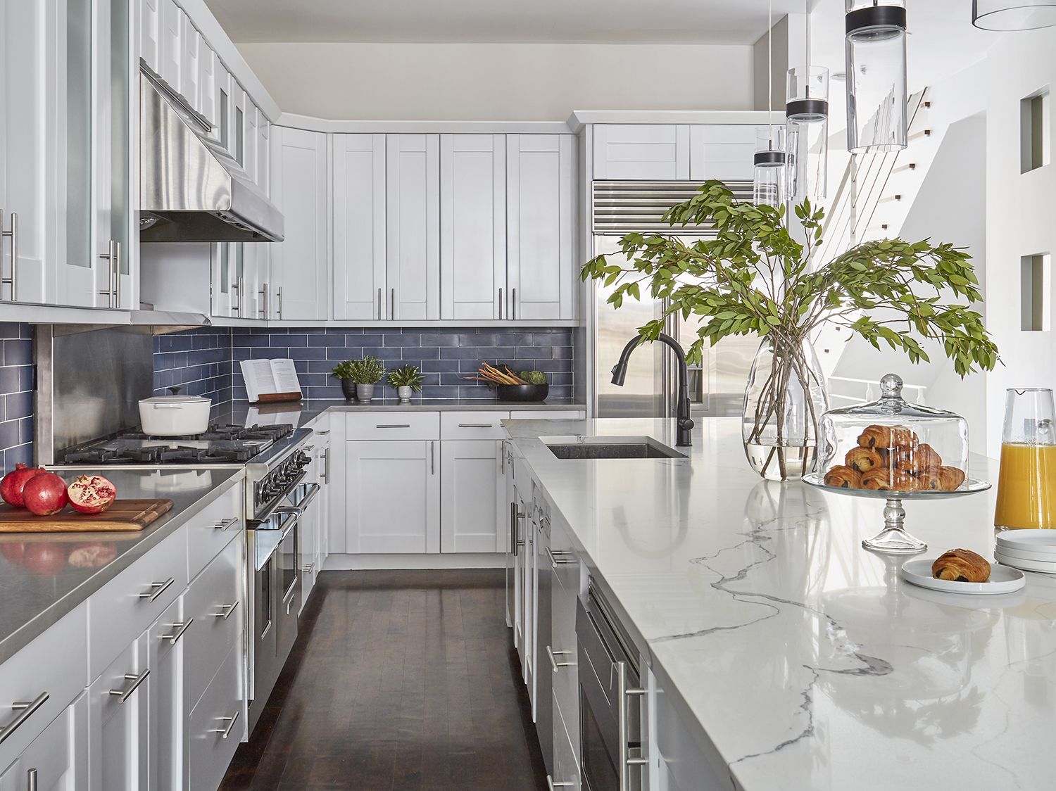 Kitchen Backsplash White Cabinets : 75 Beautiful White ...