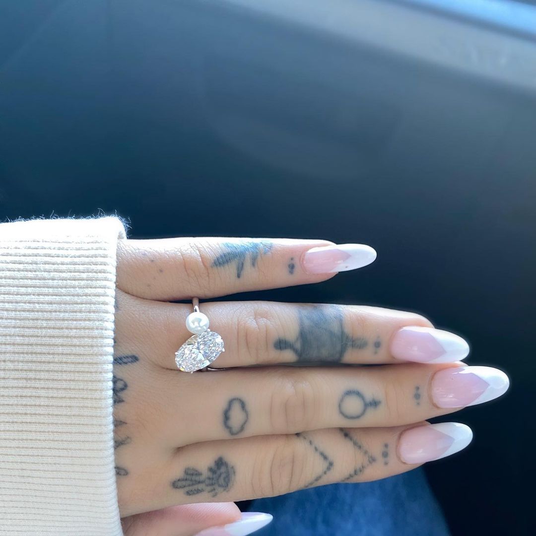 ダイヤモンド以外も セレブのユニークな婚約指輪10