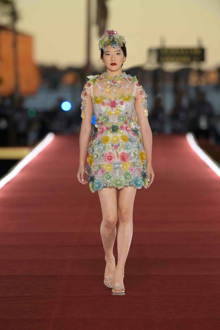 https://hips.hearstapps.com/hmg-prod.s3.amazonaws.com/images/14-altamoda-venezia-2021-1630341527.jpg?crop=1xw:1xh;center,top&resize=768:*&keepGifs=1