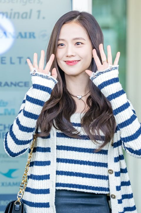 jisoo of blackpink arrived at incheon international airport in south korea on february 27thphotoosen