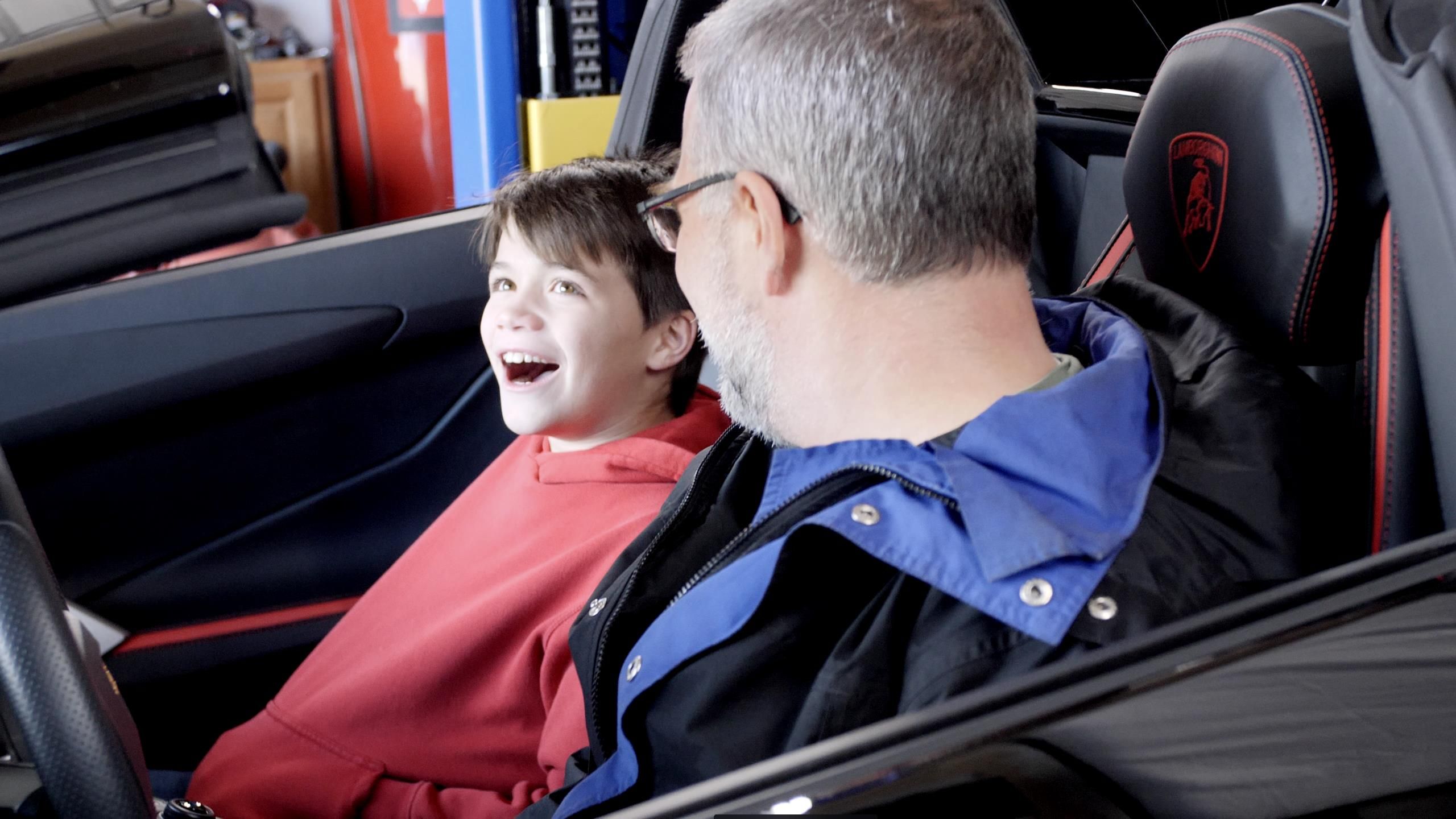 Lamborghini sorprende al padre e hijo que construían un Aventador por  Navidad