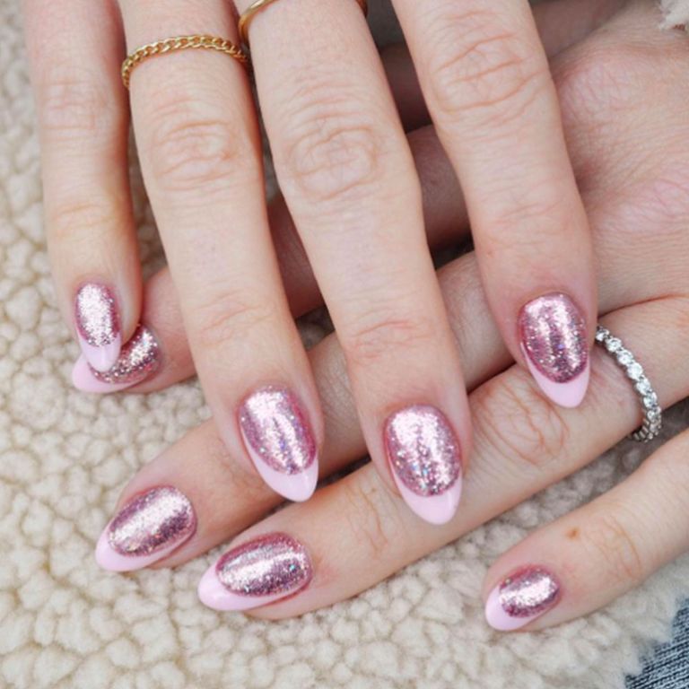 今がネイルチェンジのタイミング 桜ピンクとワインレッドのネイルデザイン46 ビューティ Elle エル デジタル
