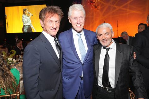 los angeles, california   june 10 l r sean penn, bill clinton, and frank giustra attend core gala 2022 a gala dinner to benefit cores crisis response efforts across the world at hollywood palladium on june 10, 2022 in los angeles, california photo by kevin mazurgetty images for core