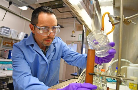 tnt-replacement-lab-chemist-explosive.jpg