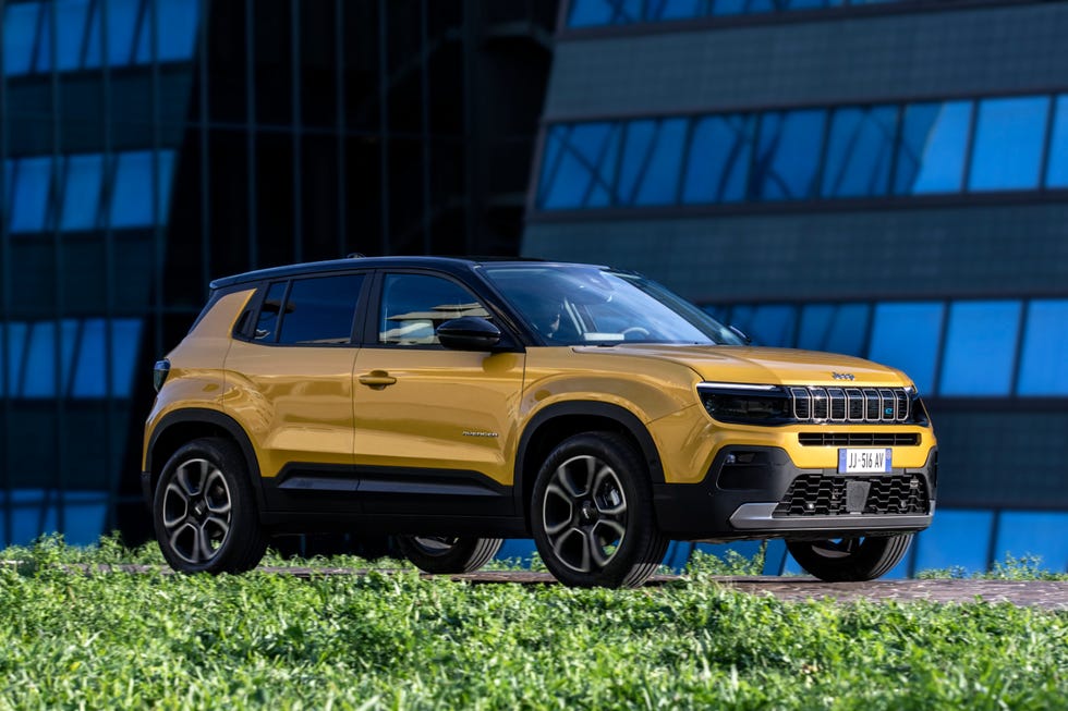 WOOD TCL? All-electric Jeep Avenger, set to debut at 2022 Paris auto  show