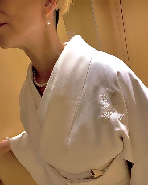 夏木マリさん 結婚10周年に見せた純白の着物姿