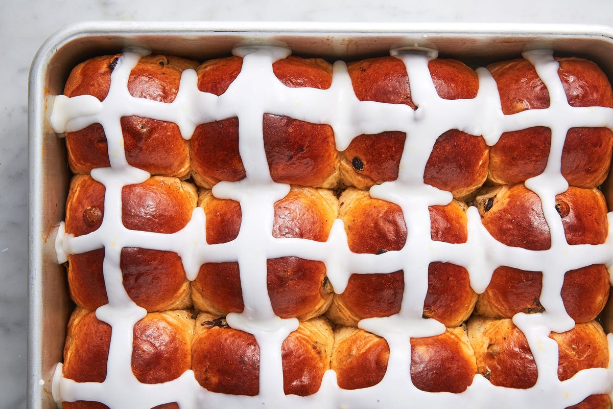 These Fluffy Hot Cross Buns Will Disappear In Seconds On Easter