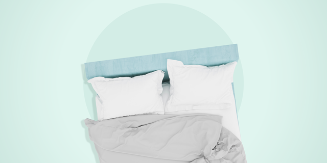 How To Make A Bed The Right Way Best, How To Arrange Pillows On A Bed In The Corner