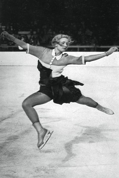 Ice skating, Figure skate, Figure skating, Ice dancing, Jumping, Recreation, Ice skate, Skating, Axel jump, Sports equipment, 
