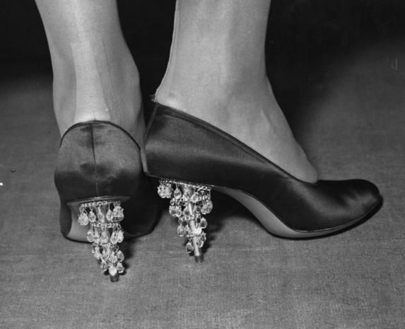 Storia delle scarpe con tacco, 100 anni in 100 foto