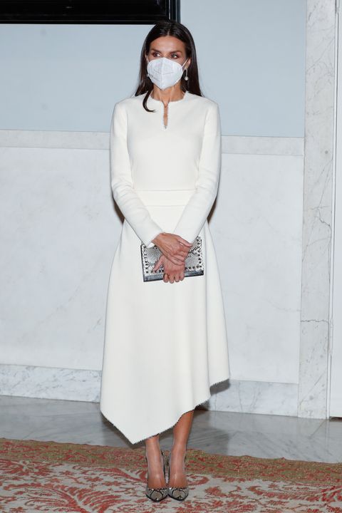 La reina Letizia lleva el vestido blanco favorito
