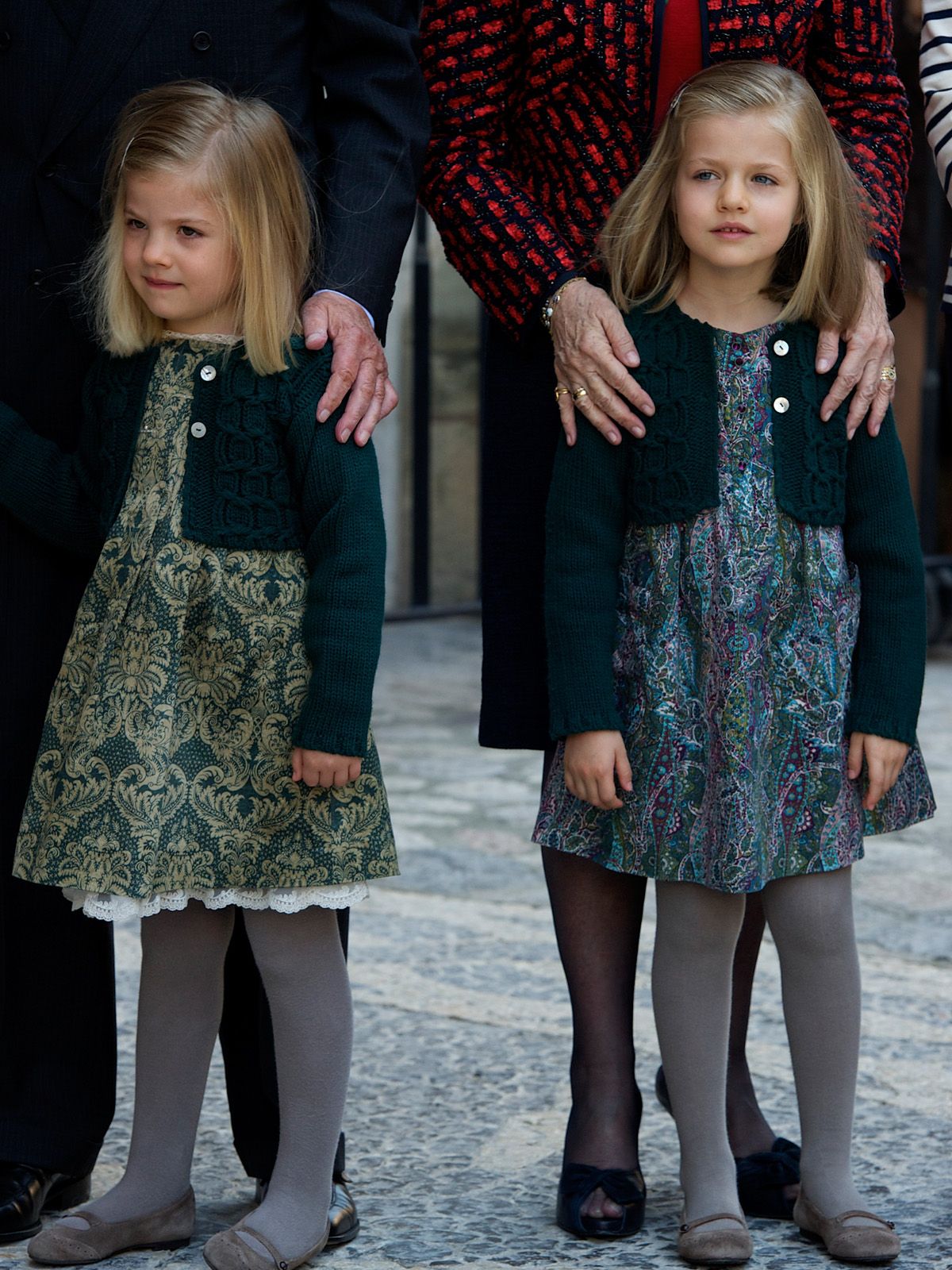 絶妙リンクで魅せる スペイン レオノール ソフィア王女の華麗なる姉妹コーデ選