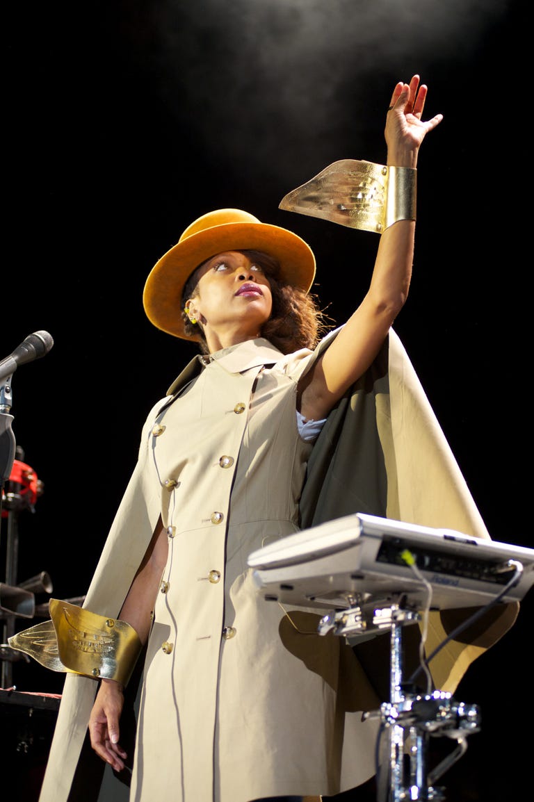 Erykah Badu Best Hat Moments 21 Times Erykah Badu Wore Statement Making Hats 