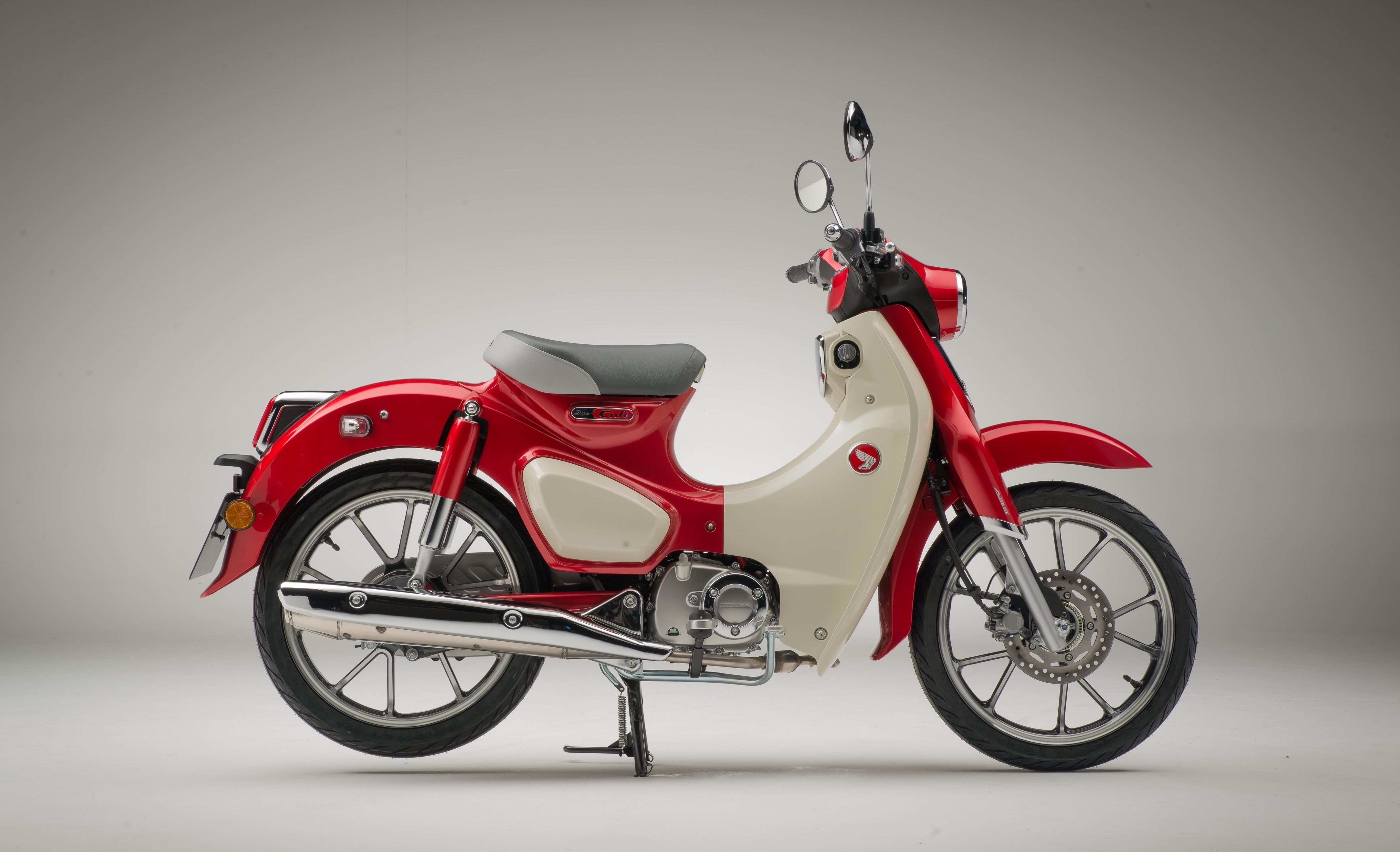 12 Honda Motorcycle - Motorcycleur