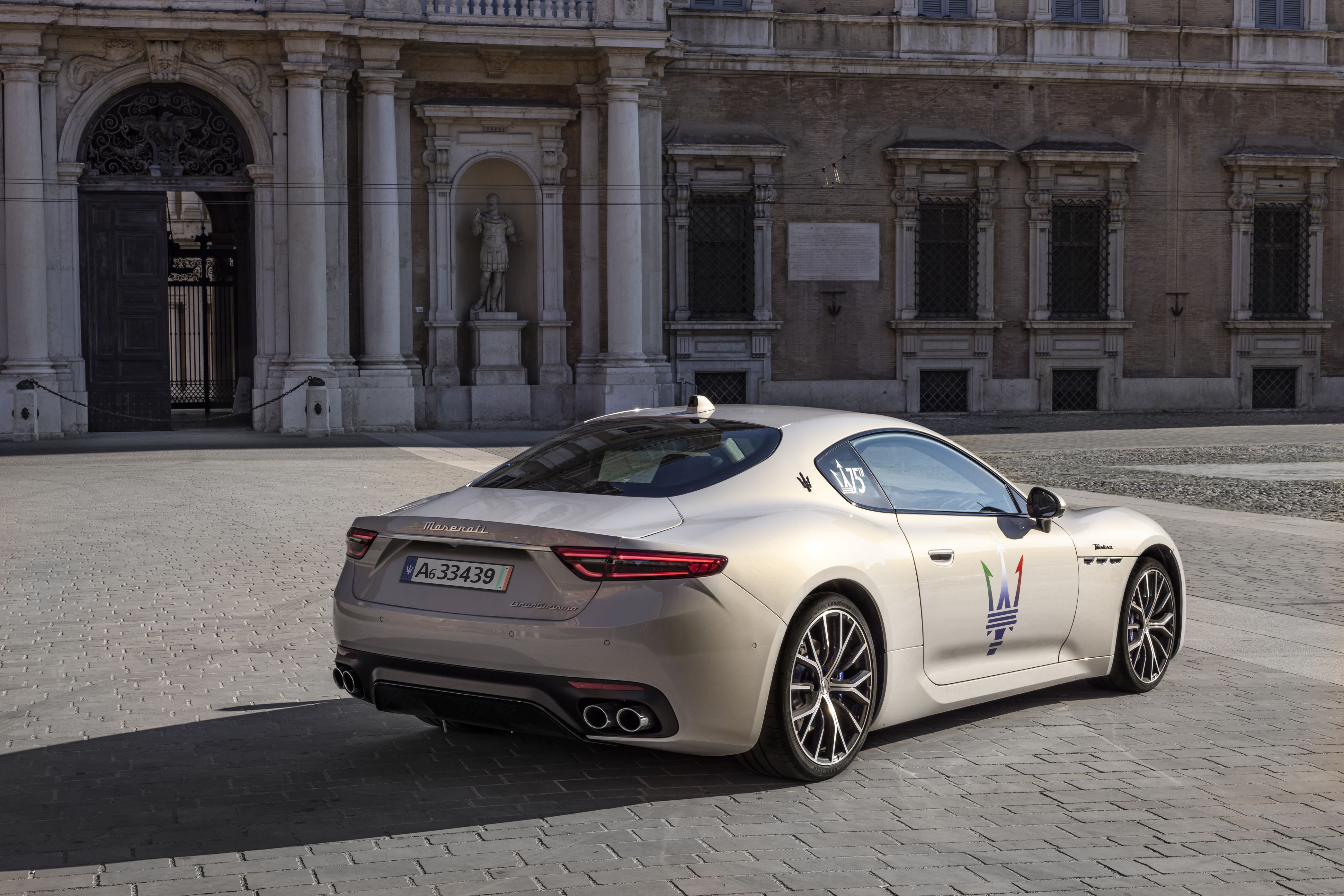 2022 maserati granturismo sport interior