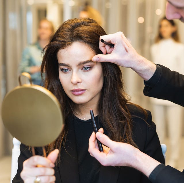 Vogue x Laura Mercier Kijk binnen bij het Vogue x Laura Mercier event.