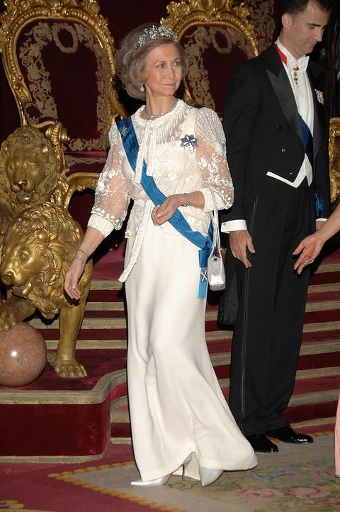 Los mejores looks de la reina Sofía que Letizia debería lucir