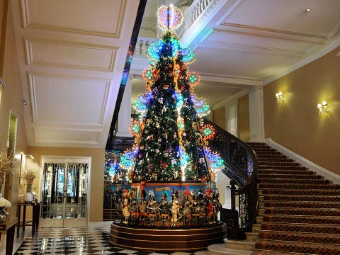 Christmas tree, Christmas decoration, Christmas, Tree, Lobby, Lighting, Architecture, Room, Home, Interior design, 