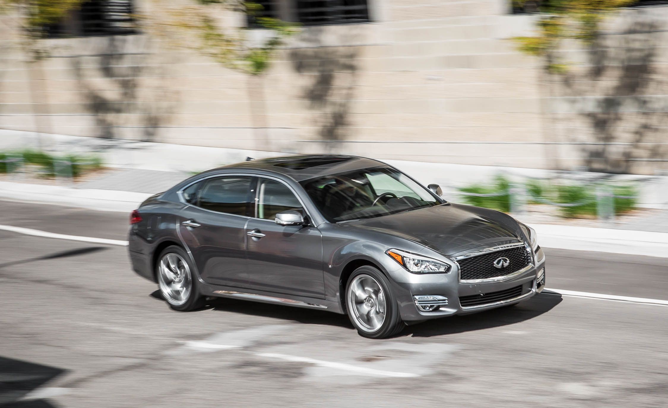 19 Infiniti Q70 Review Pricing And Specs