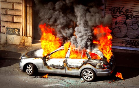 How To Survive 4 Worst Case Car Accident Scenarios When Somebody Drives A Car Off 100 Foot Cliff It Wouldn T Be Unreasonable To Ume That Everybody Inside Is Doomed But Very Thing Hened