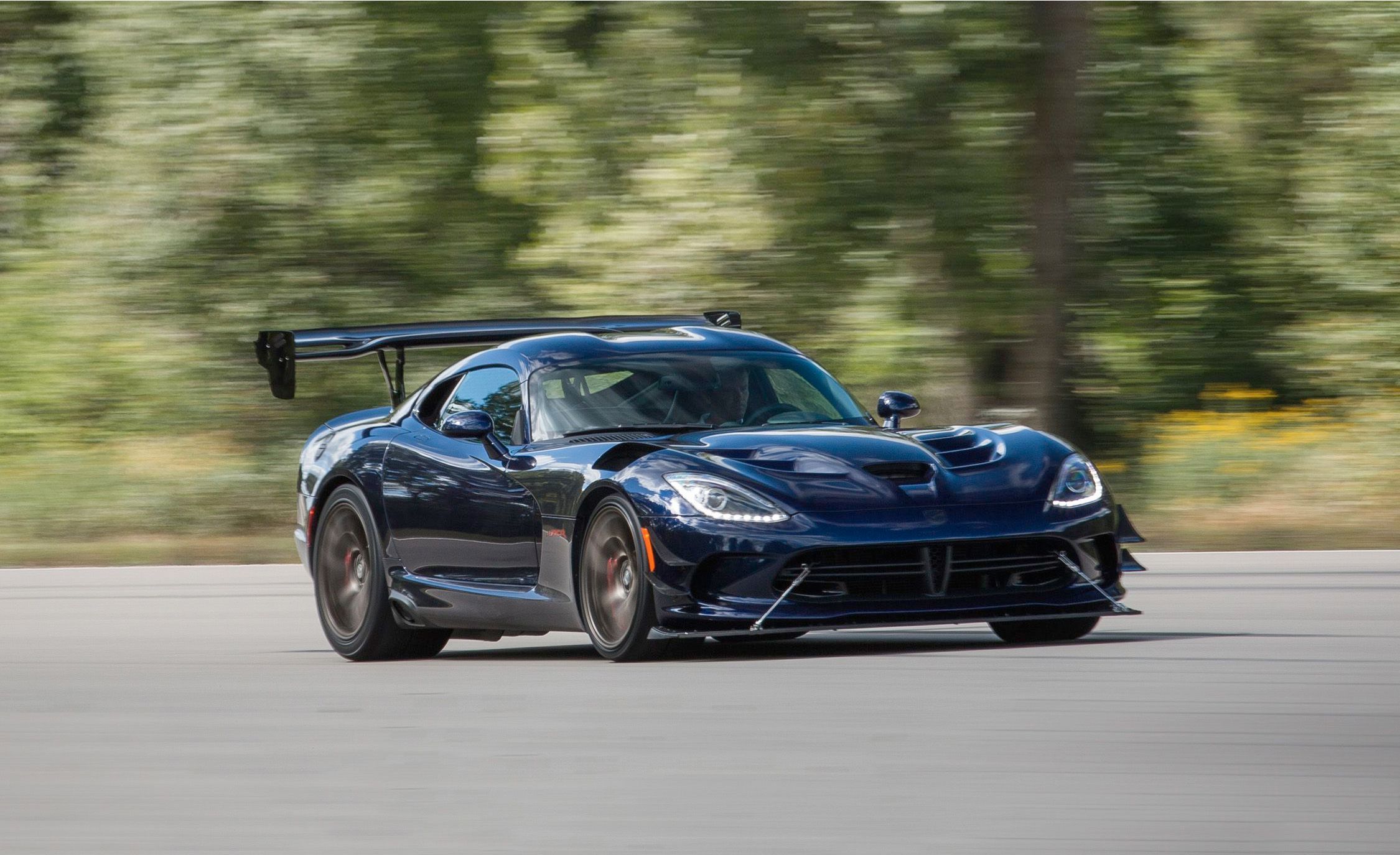 17 Dodge Viper Review Pricing And Specs