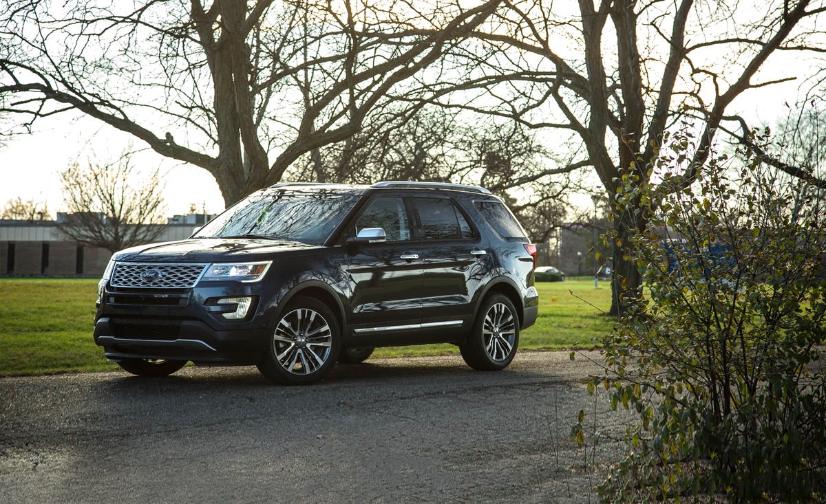 17 Ford Explorer Platinum Test 11 Review 11 Car And Driver