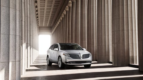 2017 Lincoln MKT Front 2017 lincoln mkt